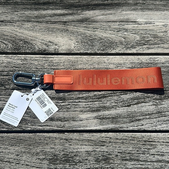 Lululemon Never Lost Keychain Burnt Apricot/Terra Orange NWT RARE 🧡 🍊🧡 - Picture 4 of 7